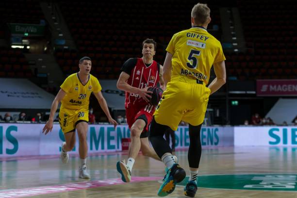 亚冠舞台上 亚冠舞台上